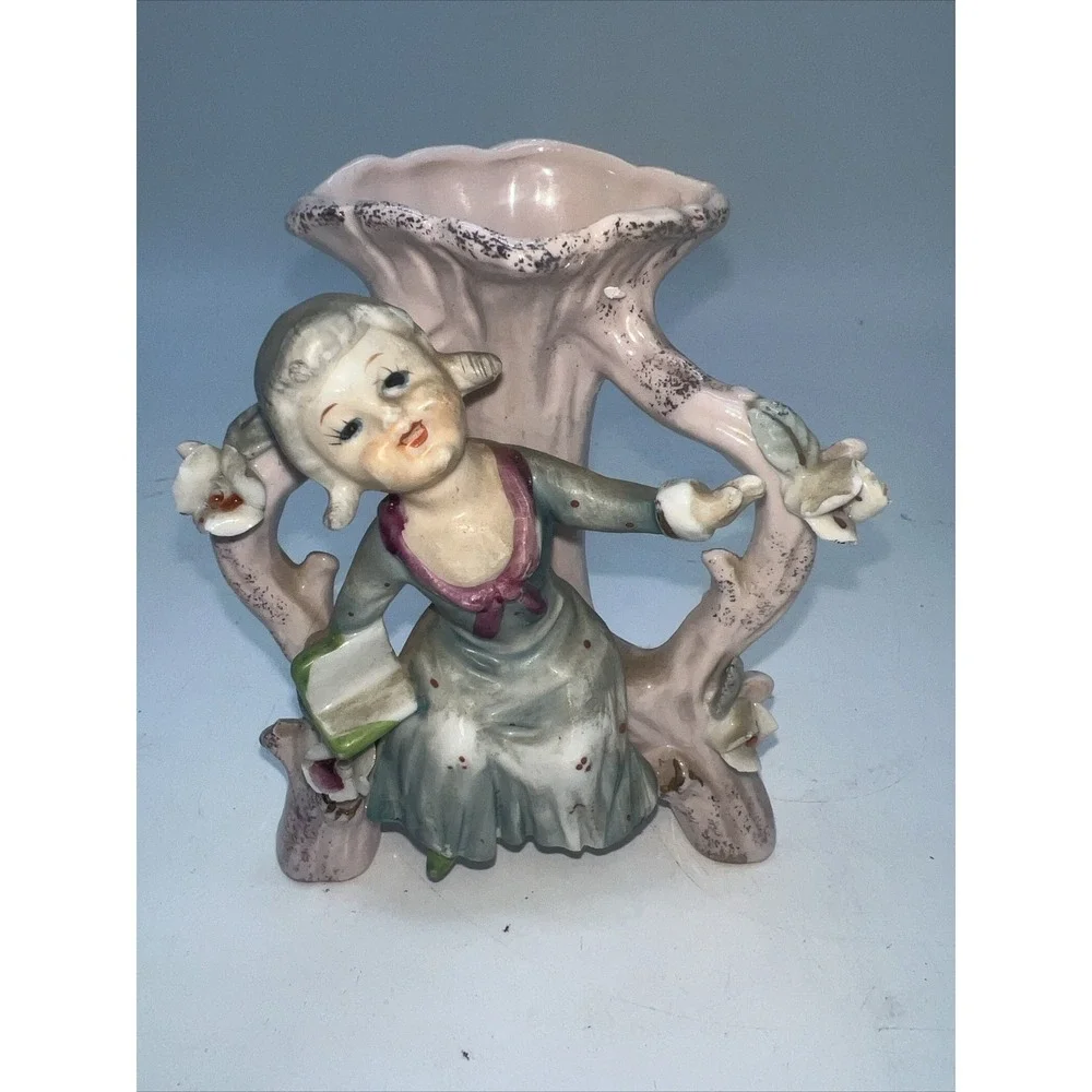 VINTAGE  PORCELAIN PINK GOLD TRIM VASE Victorian‎ Girl Reading Book